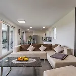 House On First Floor 2258 بولا