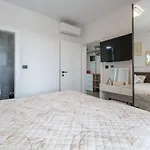 House On First Floor 2258 بيت للعطل بولا