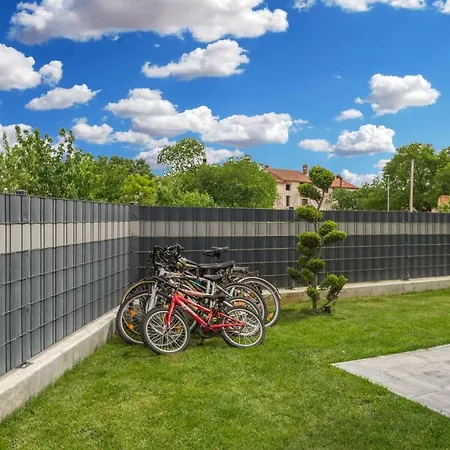 House On First Floor 2258 *