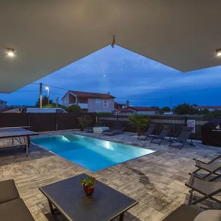 House On First Floor 2258