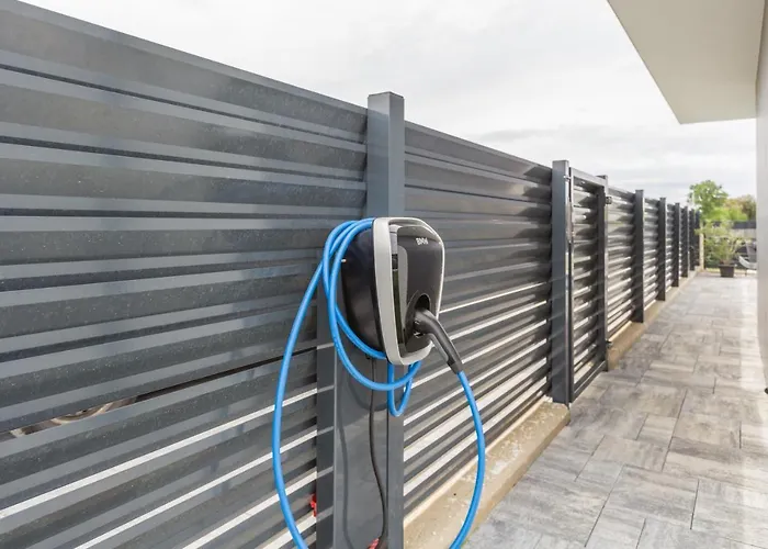 House On First Floor 2258 *