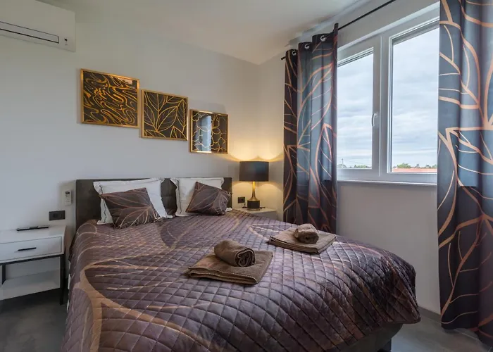 Будинок відпочинку House On First Floor 2258 *