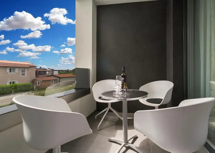 House On First Floor 2258 Пула