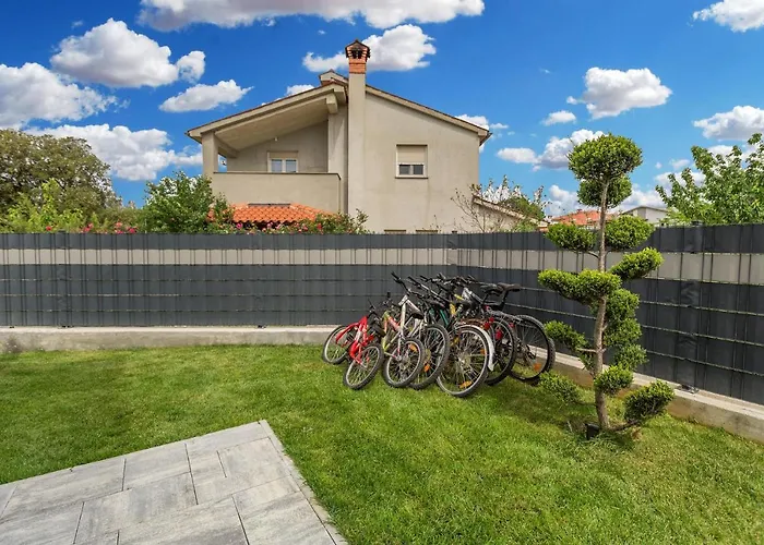 Будинок відпочинку House On First Floor 2258 Пула