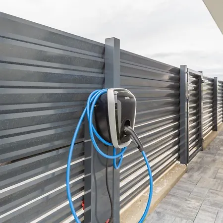 House On First Floor 2258 *