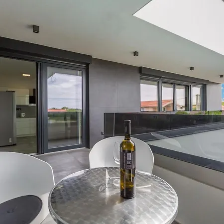 House On First Floor 2258 Pula