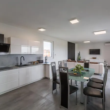 House On First Floor 2258 Tatil Evi