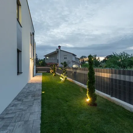 House On First Floor 2258 Tatil Evi *