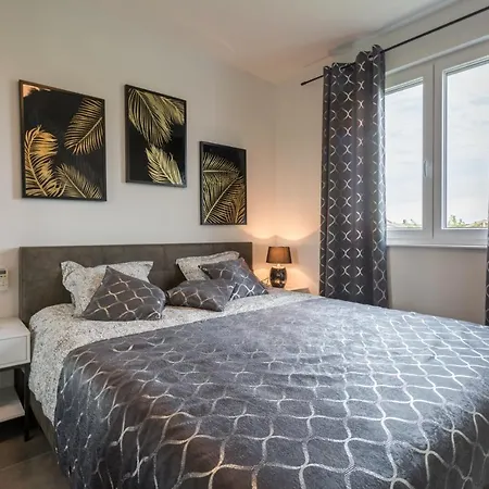 House On First Floor 2258 Tatil Evi *