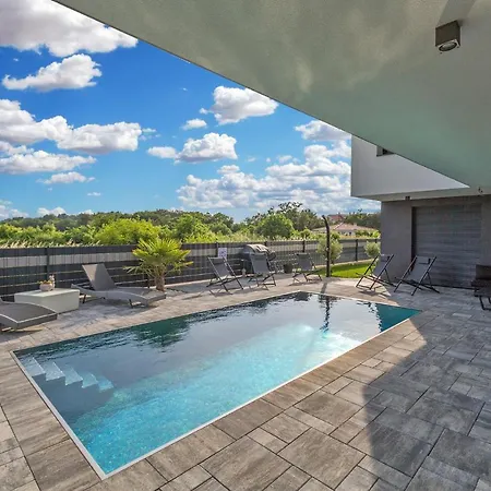 Tatil Evi House On First Floor 2258 Pula