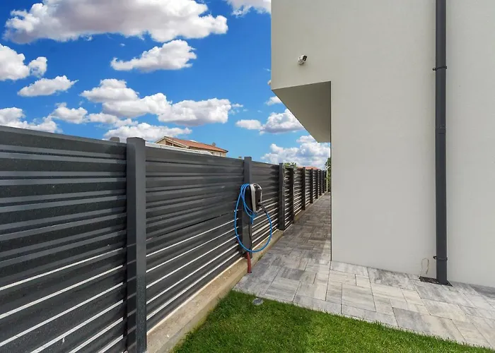 House On First Floor 2258 Ferienhaus Pula