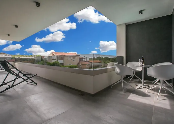 House On First Floor 2258 Ferienhaus *