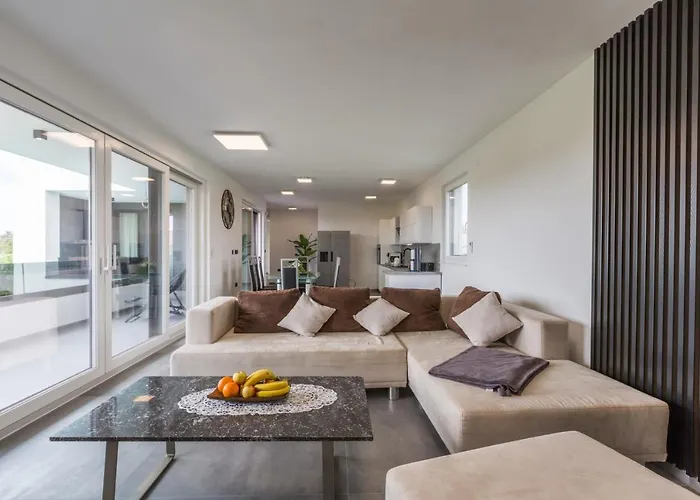 House On First Floor 2258 Pula