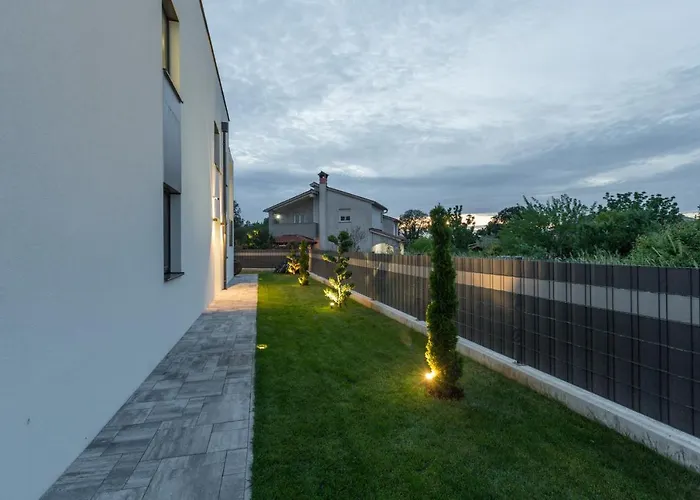 House On First Floor 2258 Semesterbostad *