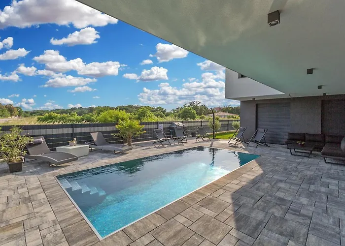 Ferienhaus House On First Floor 2258 Pula