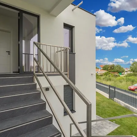 بيت للعطل House On First Floor 2258 *