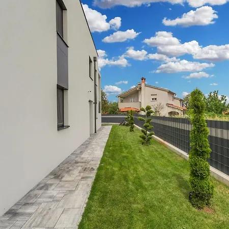 House On First Floor 2258 بولا