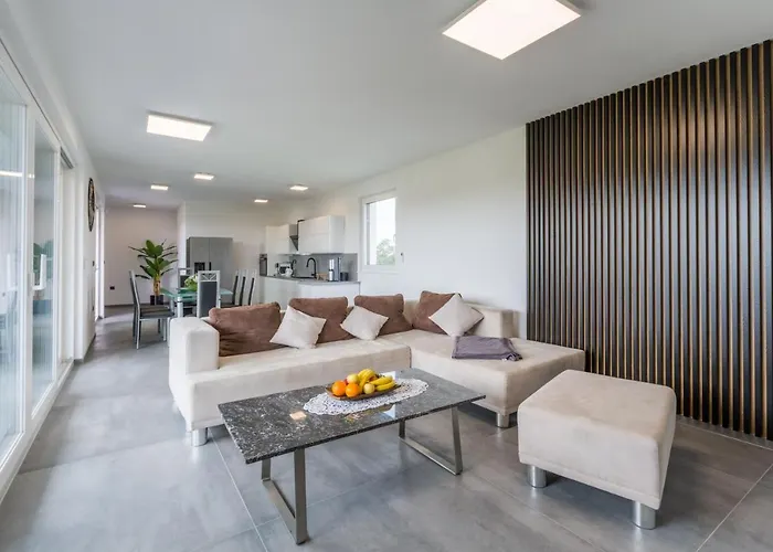 House On First Floor 2258 بيت للعطل بولا