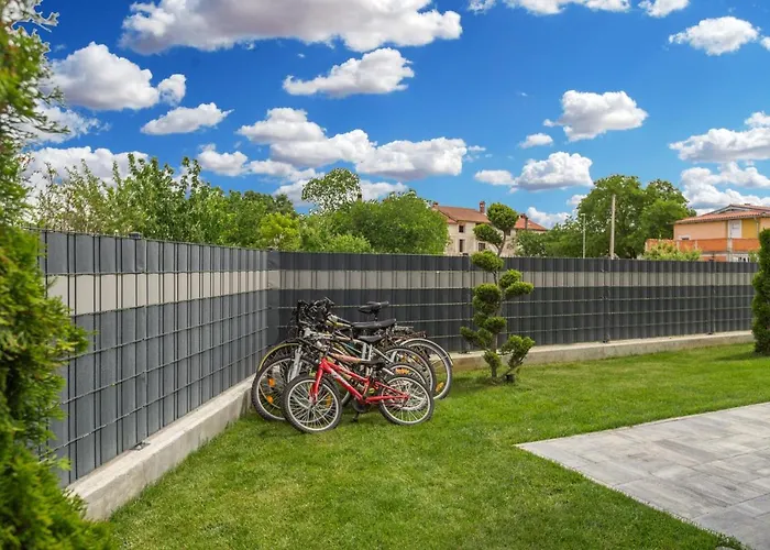 House On First Floor 2258 *