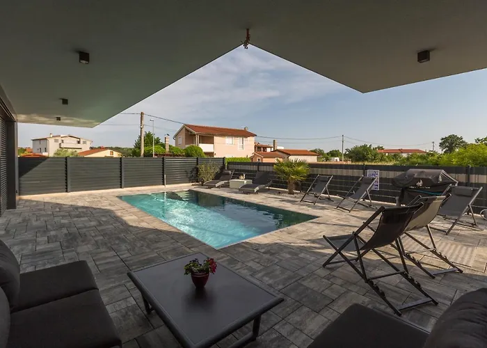 House On First Floor 2258 بيت للعطل بولا