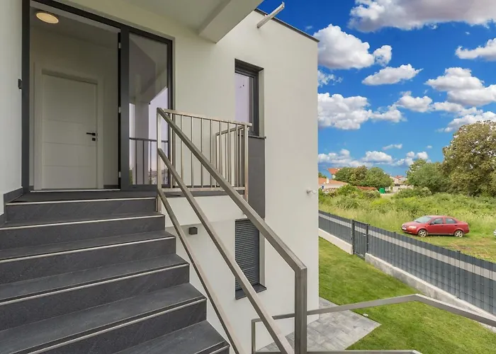 بيت للعطل House On First Floor 2258 *