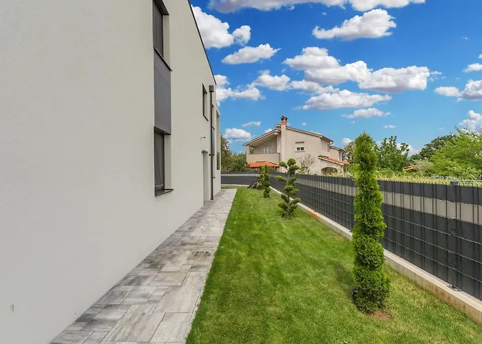 House On First Floor 2258 بولا